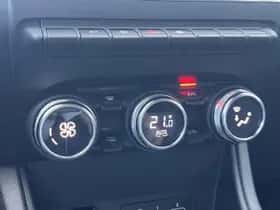 Renault Captur (2023) thumbnail 16