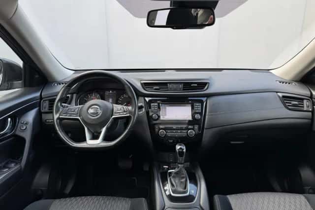 Nissan X-Trail (2021) thumbnail 2