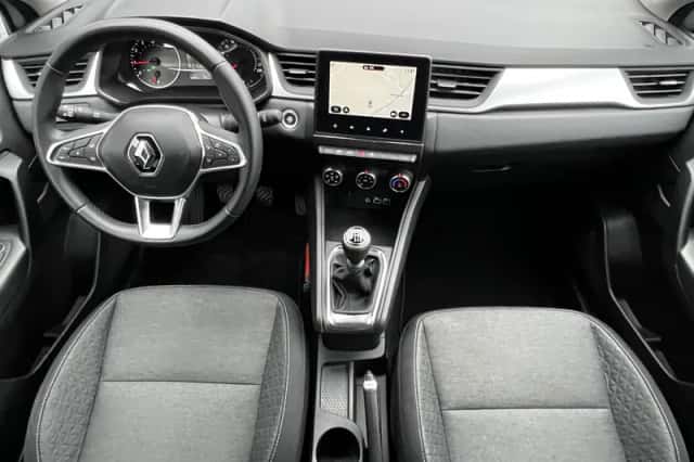 Renault Captur (2023) thumbnail 2