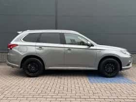 Mitsubishi Outlander (2021) thumbnail 14