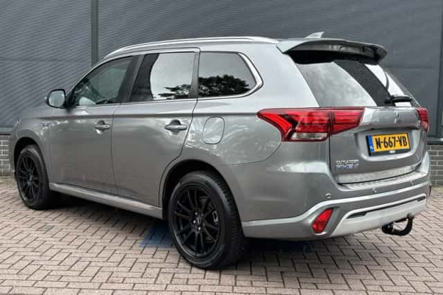 Mitsubishi Outlander (2021) thumbnail 6