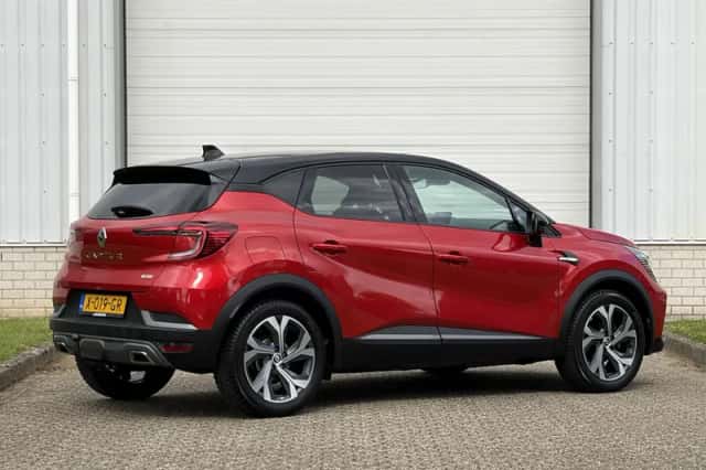 Renault Captur (2023) thumbnail 3