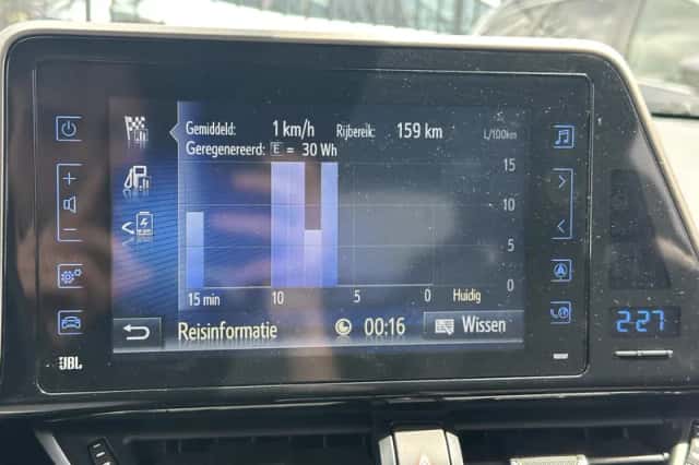 Toyota C-HR (2020) thumbnail 29