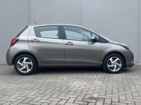 Toyota Yaris (2016) thumbnail 17