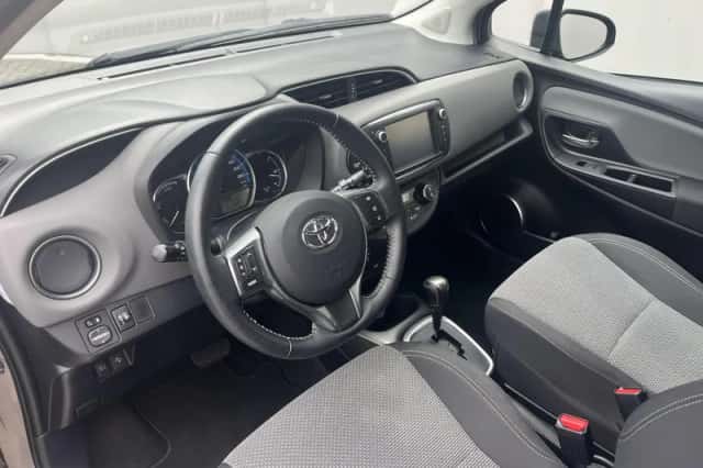 Toyota Yaris (2016) thumbnail 19