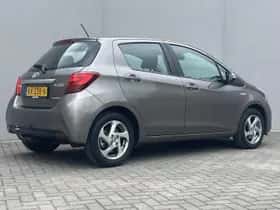 Toyota Yaris (2016) thumbnail 3
