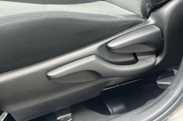 Toyota Yaris (2016) thumbnail 30