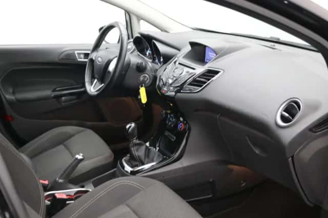 Ford Fiesta (2015) thumbnail 36
