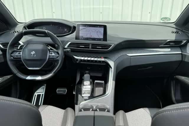 Peugeot 3008 (2018) thumbnail 2