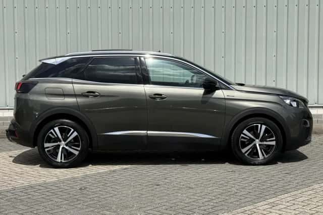 Peugeot 3008 (2018) thumbnail 23