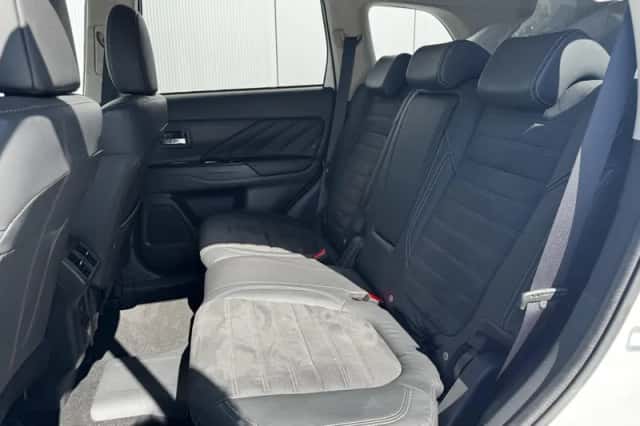 Mitsubishi Outlander (2021) thumbnail 11