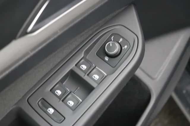 Volkswagen Golf (2021) thumbnail 7
