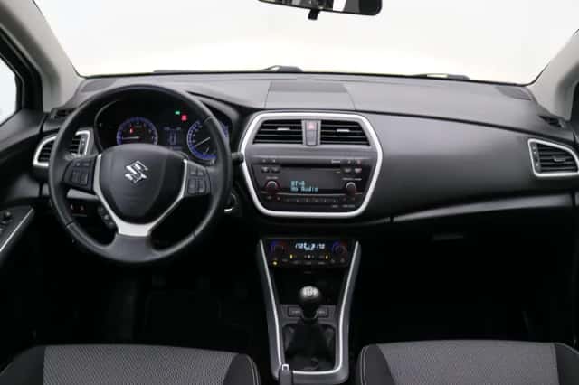 Suzuki SX4 S-Cross (2013) thumbnail 2