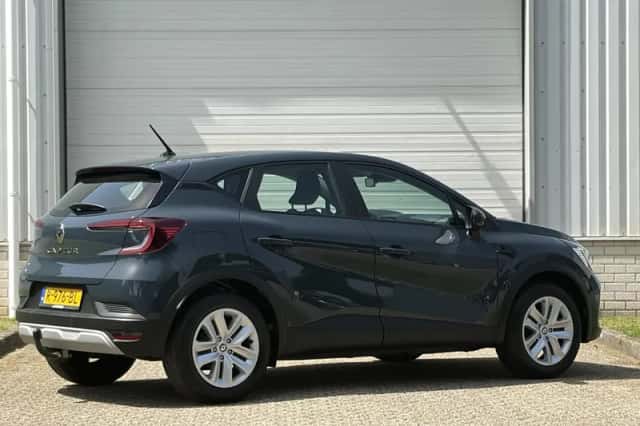 Renault Captur (2022) thumbnail 3