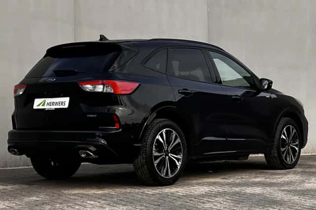 Ford Kuga (2023) thumbnail 3