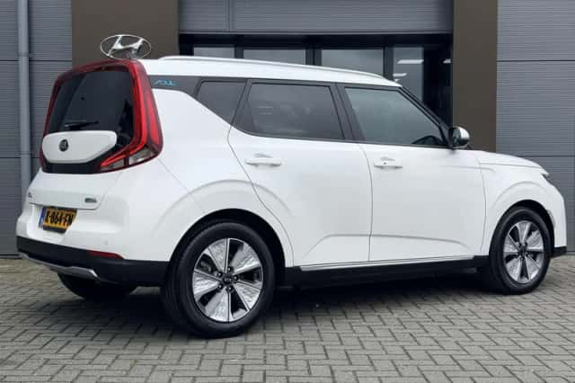 Kia Soul EV (2020) thumbnail 3