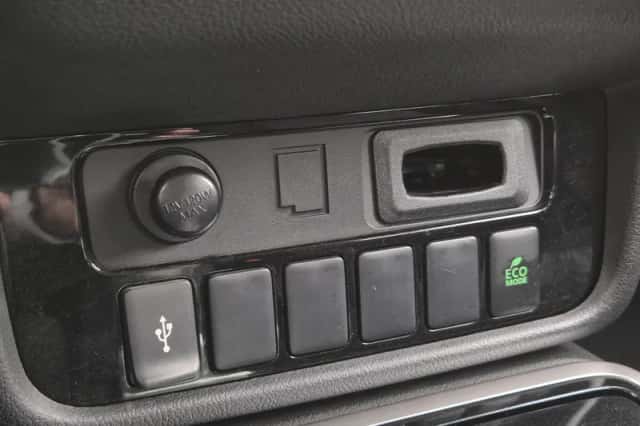 Mitsubishi Outlander (2021) thumbnail 39