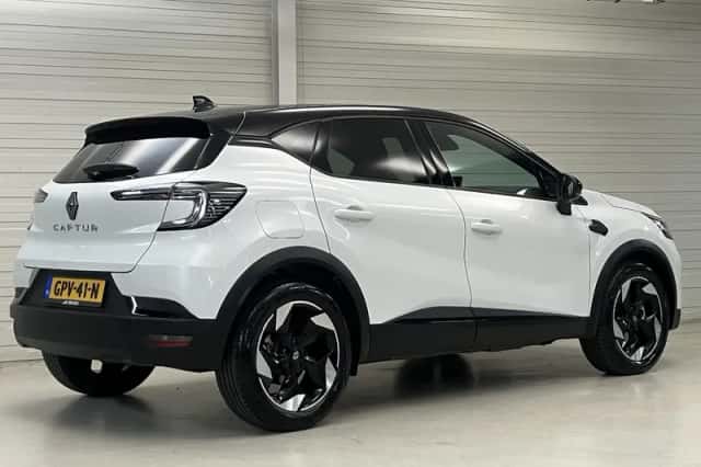 Renault Captur (2024) thumbnail 3