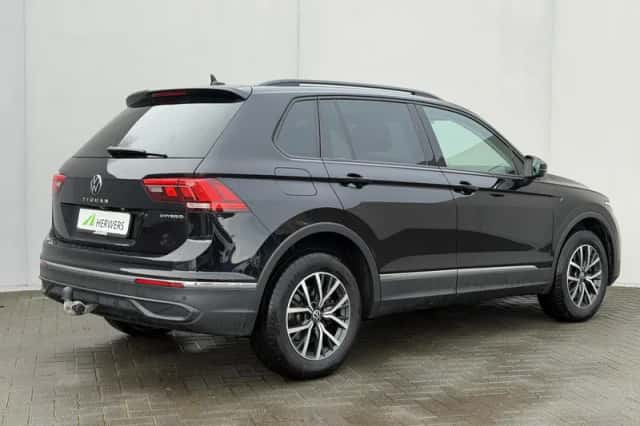 Volkswagen Tiguan (2022) thumbnail 3