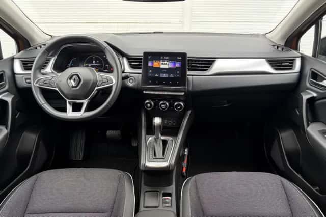Renault Captur (2022) thumbnail 2