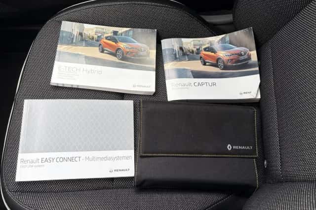 Renault Captur (2022) thumbnail 4