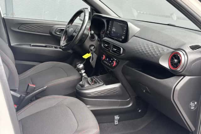 Hyundai i10 (2023) thumbnail 2