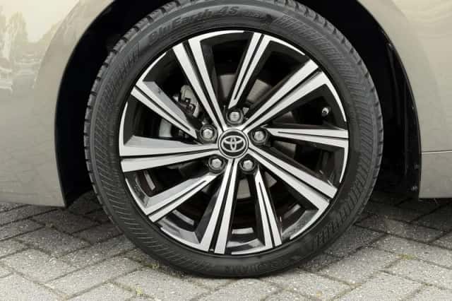 Toyota Corolla (2022) thumbnail 3