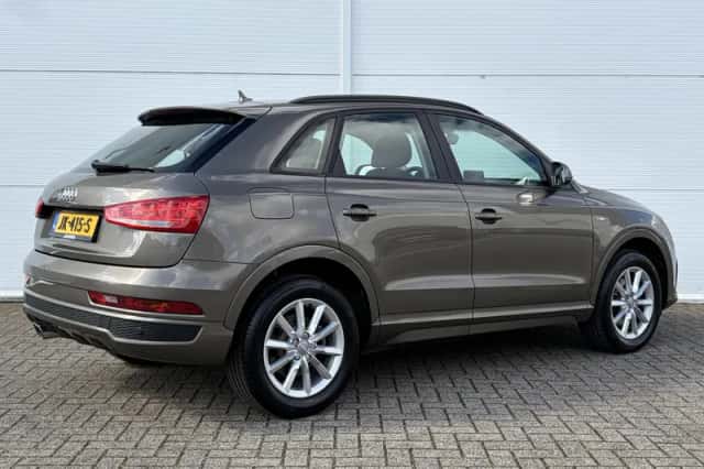 Audi Q3 (2016) thumbnail 3