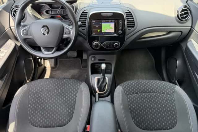 Renault Captur (2019) thumbnail 2