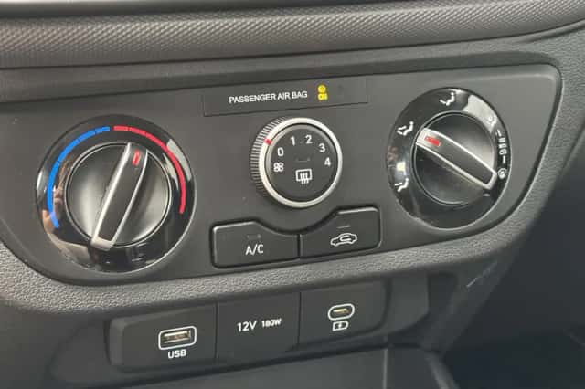 Hyundai i10 (2023) thumbnail 4