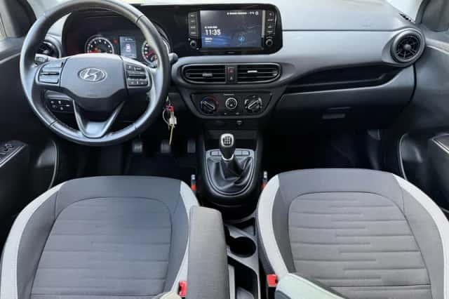 Hyundai i10 (2022) thumbnail 2