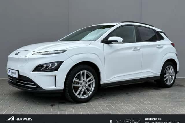 Hyundai Kona (2023) thumbnail 1