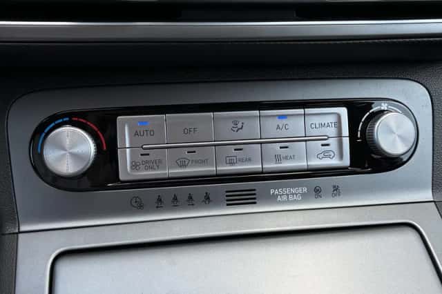 Hyundai Kona (2023) thumbnail 4