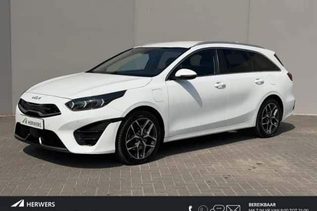 Kia Ceed Sportswagon (2023) thumbnail 1