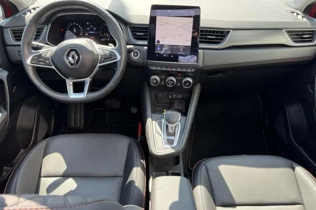 Renault Captur (2023) thumbnail 2