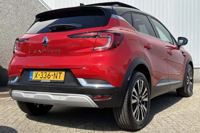 Renault Captur (2023) thumbnail 3
