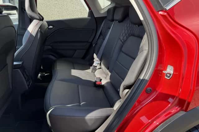 Renault Captur (2023) thumbnail 4