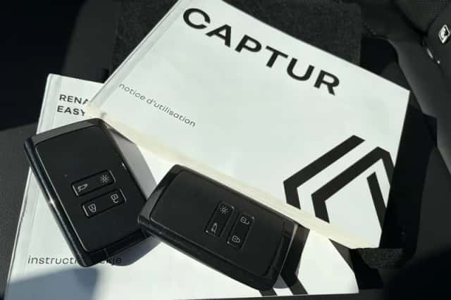 Renault Captur (2023) thumbnail 5