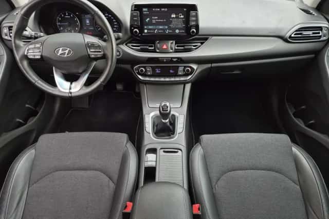 Hyundai i30 (2021) thumbnail 2