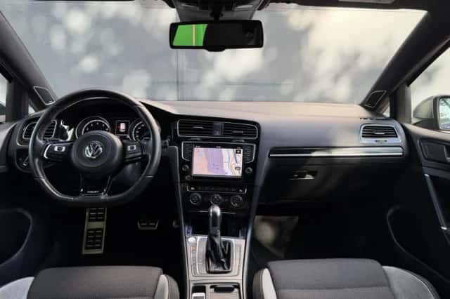 Volkswagen Golf (2016) thumbnail 2