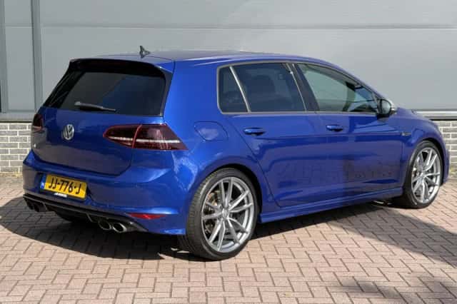 Volkswagen Golf (2016) thumbnail 3