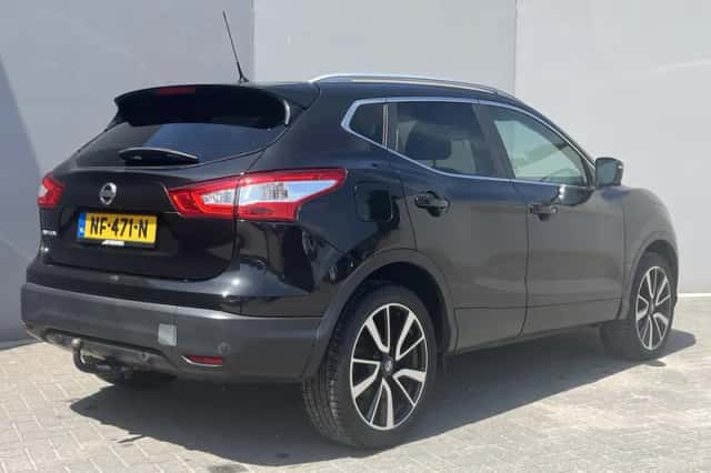 Nissan Qashqai (2017) thumbnail 3