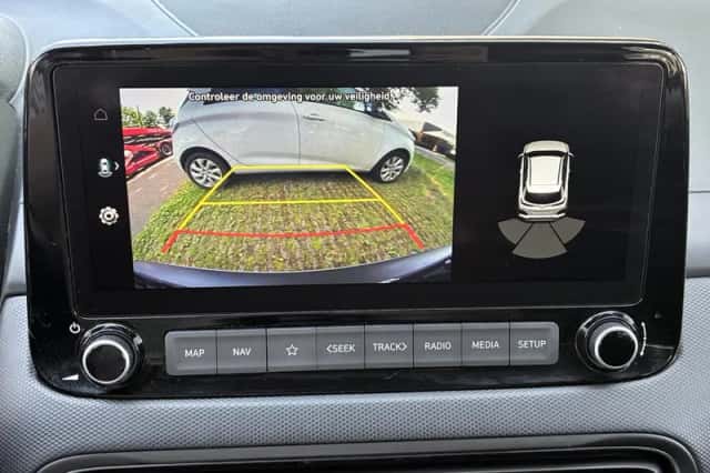 Hyundai Kona (2022) thumbnail 4