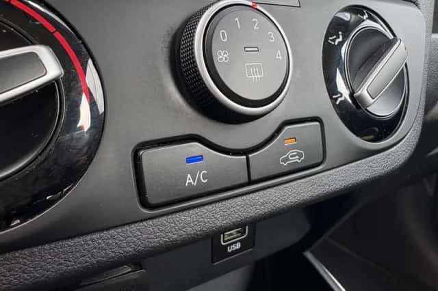 Hyundai i10 (2021) thumbnail 4