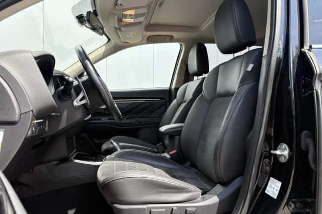 Mitsubishi Outlander (2020) thumbnail 6