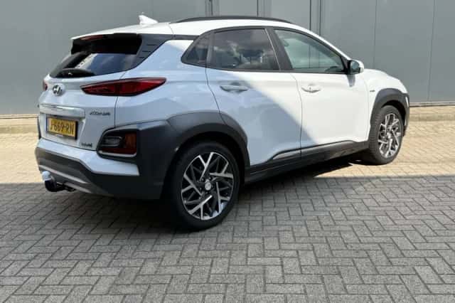 Hyundai Kona (2021) thumbnail 3