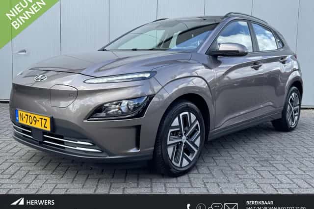 Hyundai Kona (2022) thumbnail 1