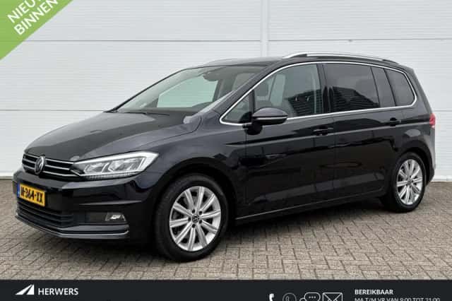 Volkswagen Touran (2021) thumbnail 1