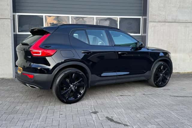 Volvo XC40 (2019) thumbnail 3