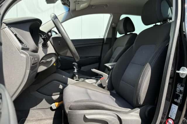 Hyundai Tucson (2015) thumbnail 5